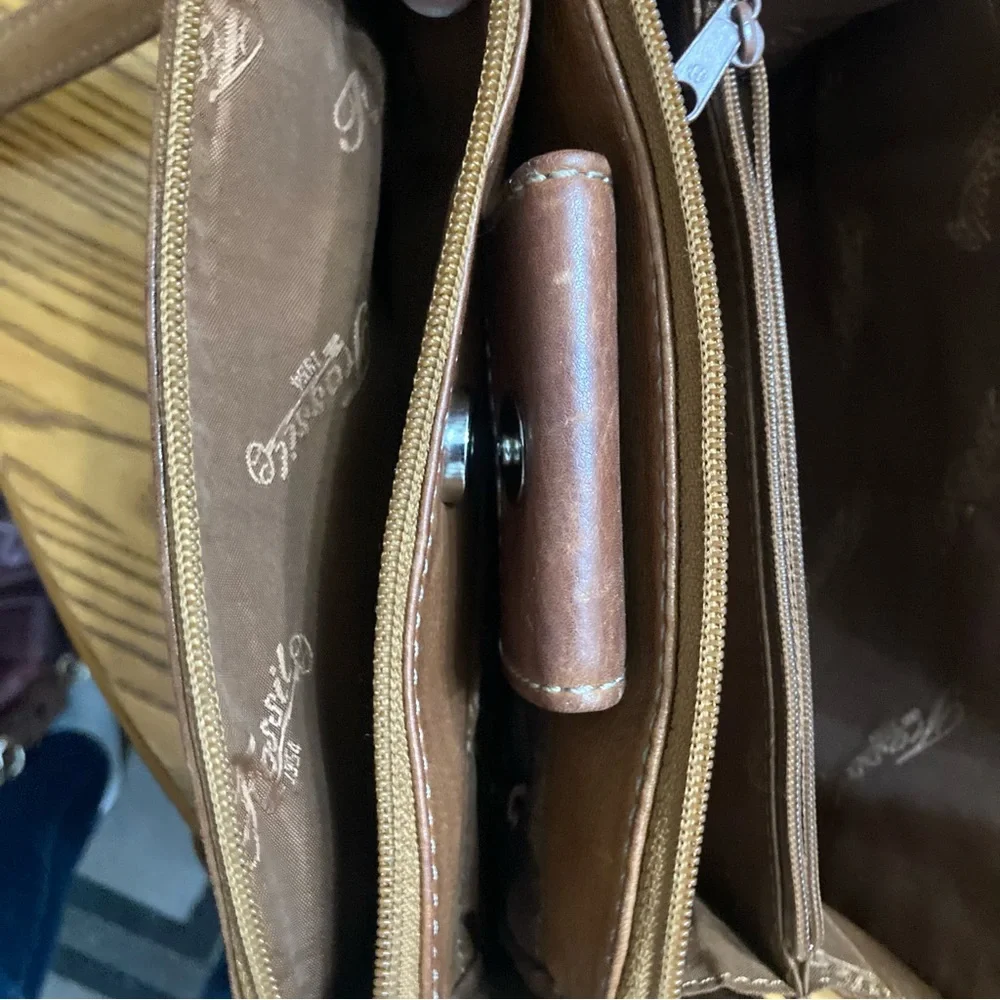 Fossil elegant messenger