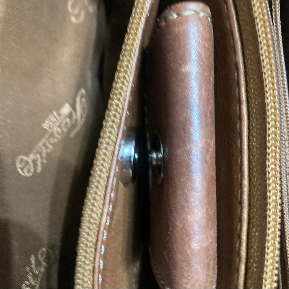 Fossil elegant messenger