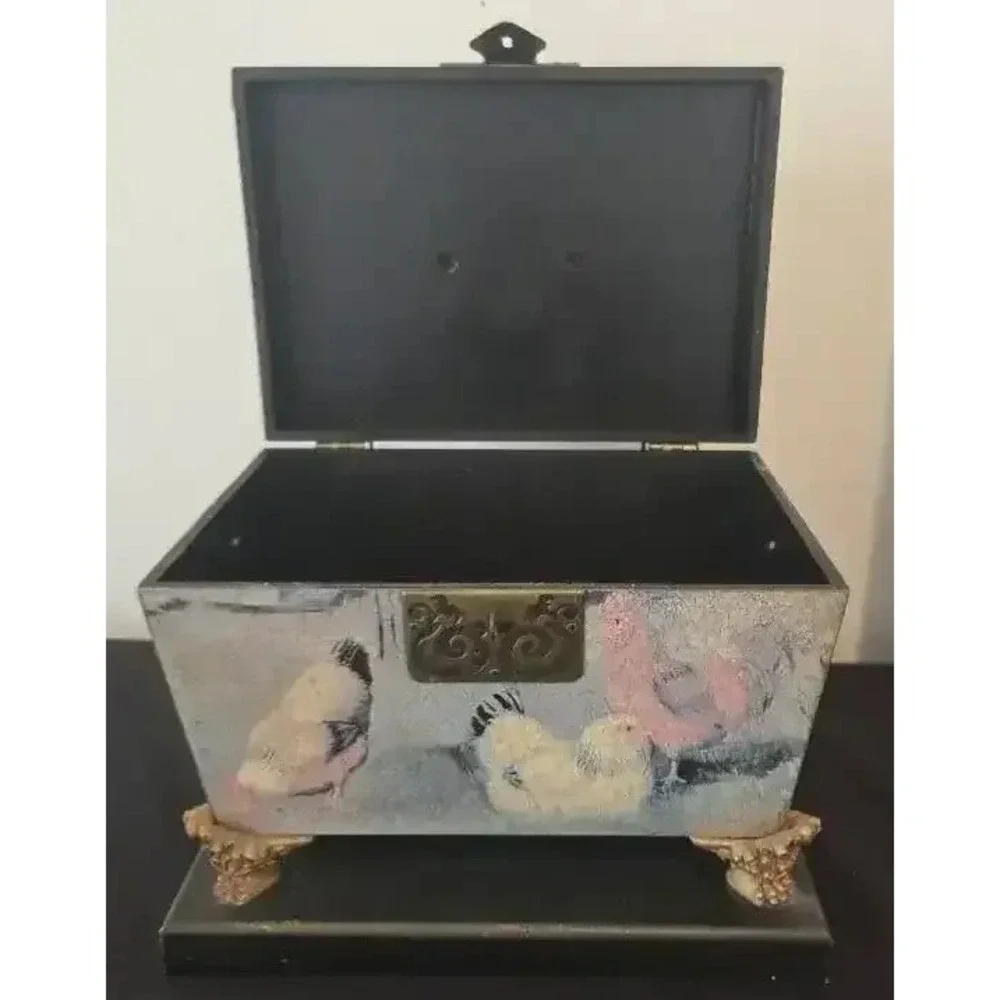 N/A rooster décor