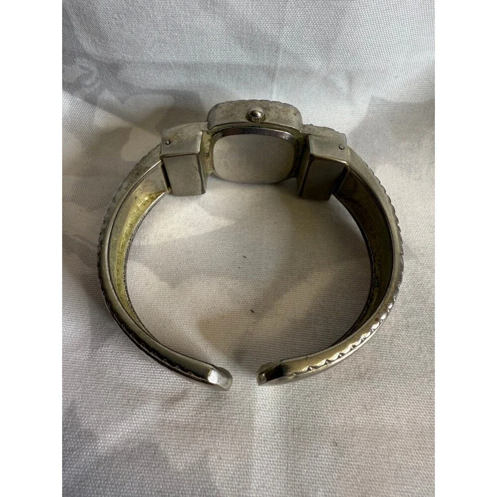 Vintage Geneva Silver Tone Decorative Wristwatch #8041