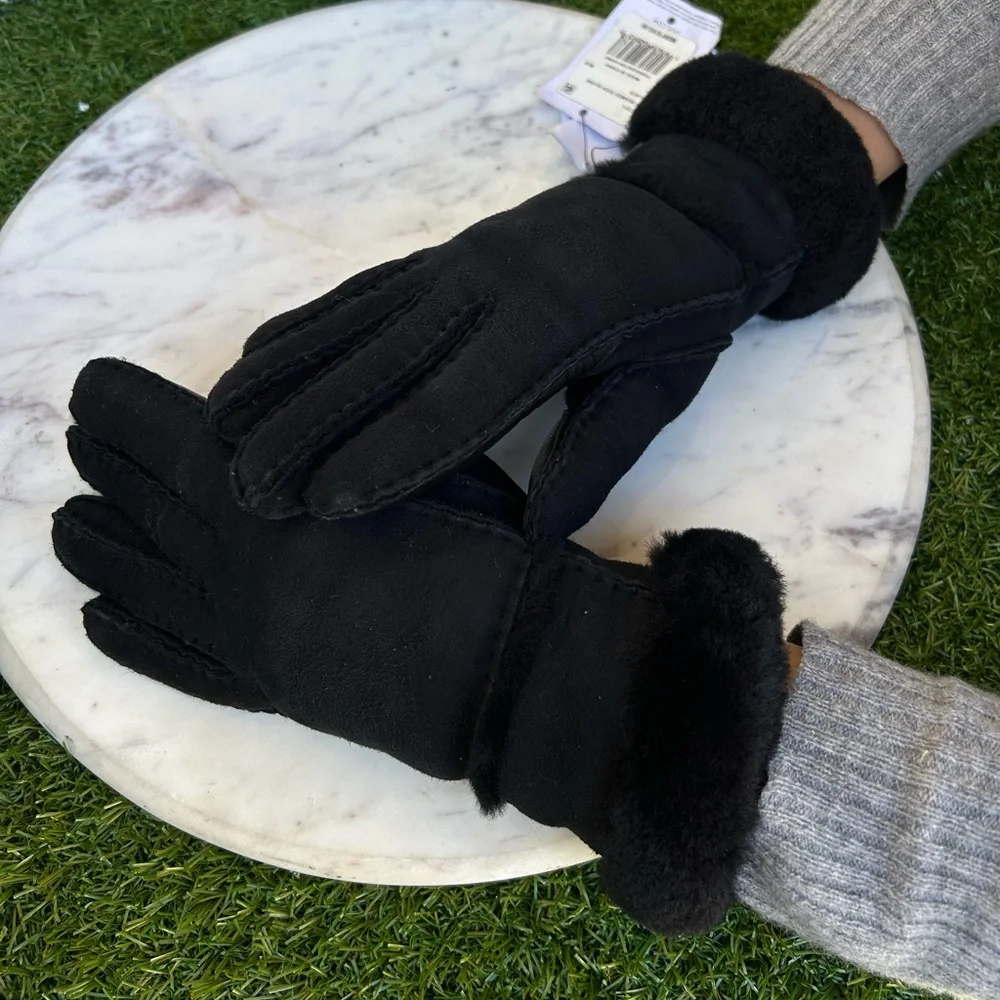 UGG Seamed Touchscreen Compatible Genuine Shearling Gloves black  $178 NEW