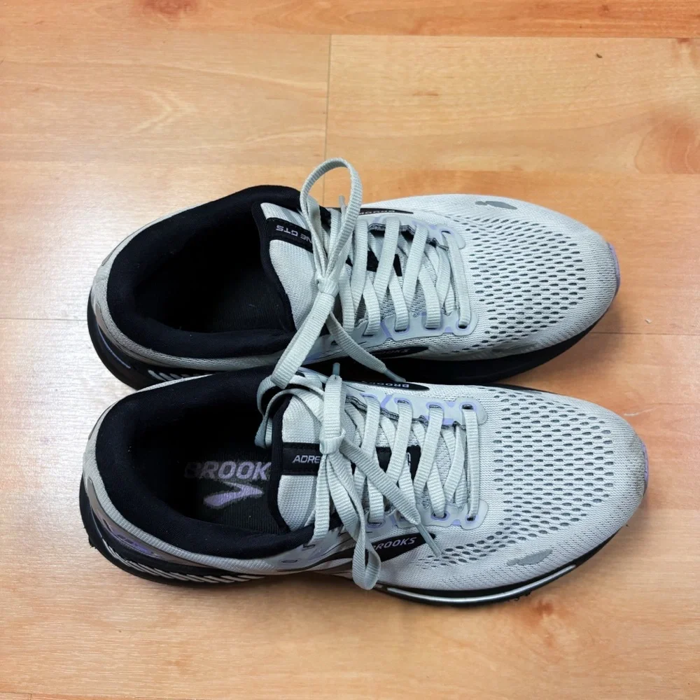 Brooks womens gray