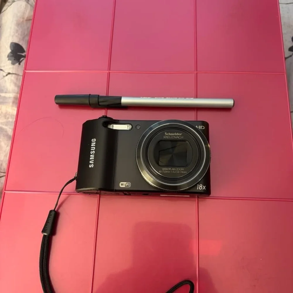 Samsung Black Digital Camera with Silver Lens