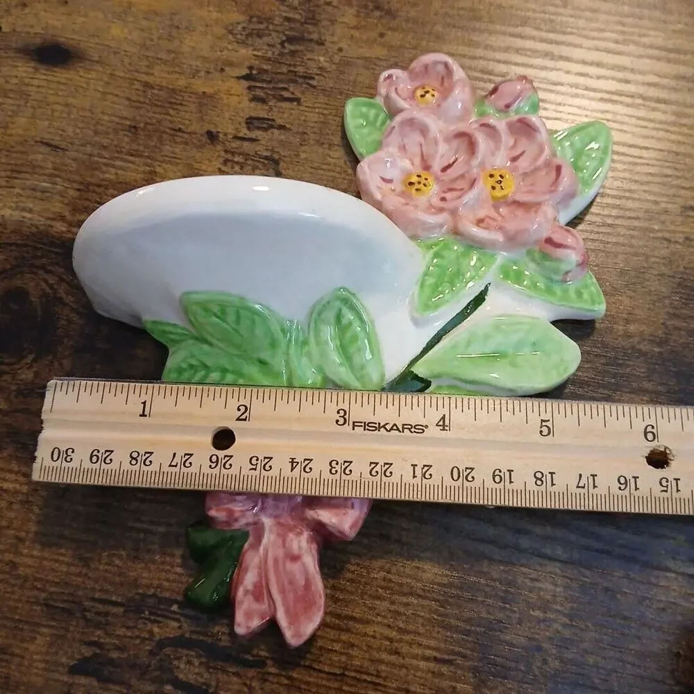 Vtg Pink Bouquet of Flowers Green Leaves Bow Ceramic Hanging Wall‎ Shelf Decor