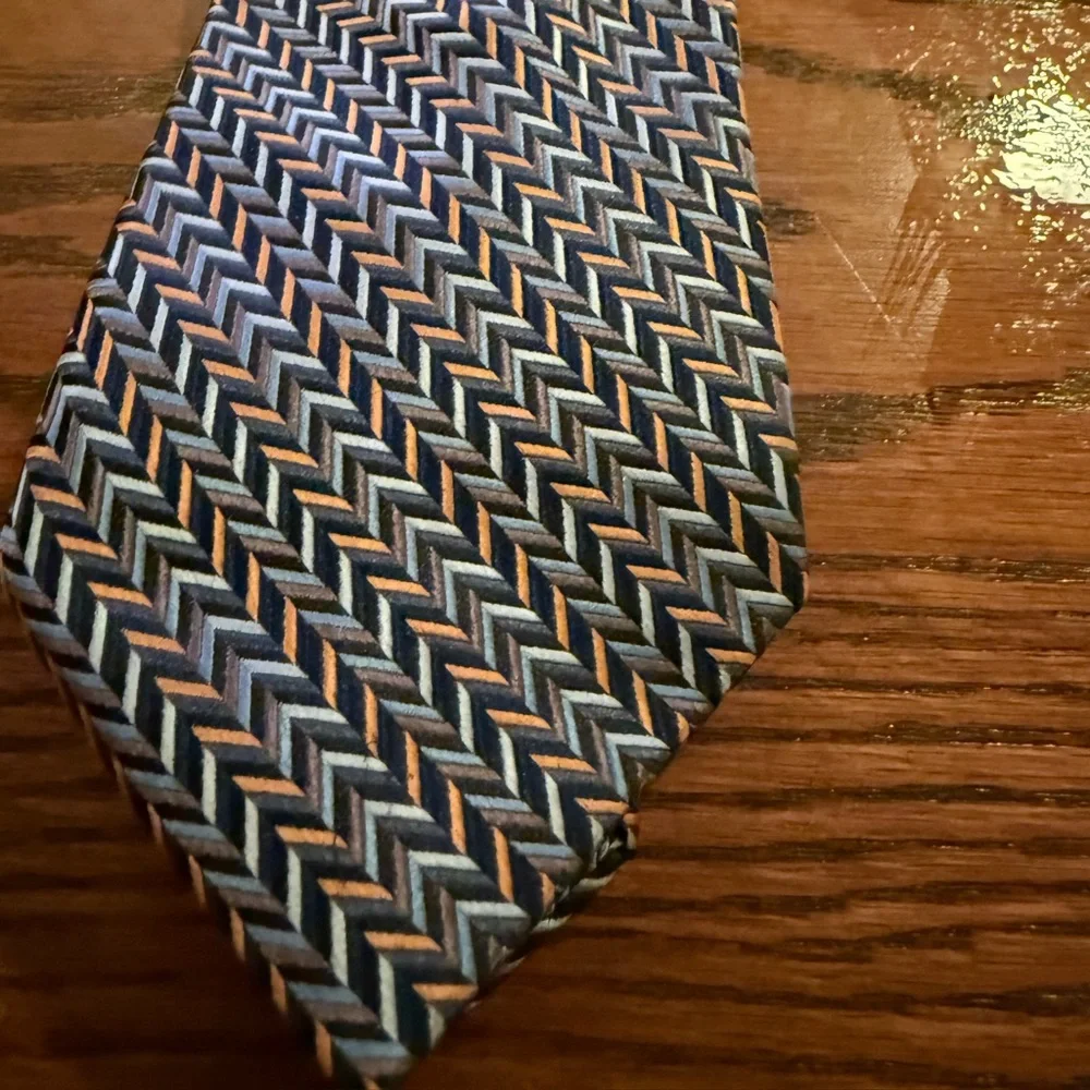 Elegant Metropolitan View Chevron Patterned Men's Tie