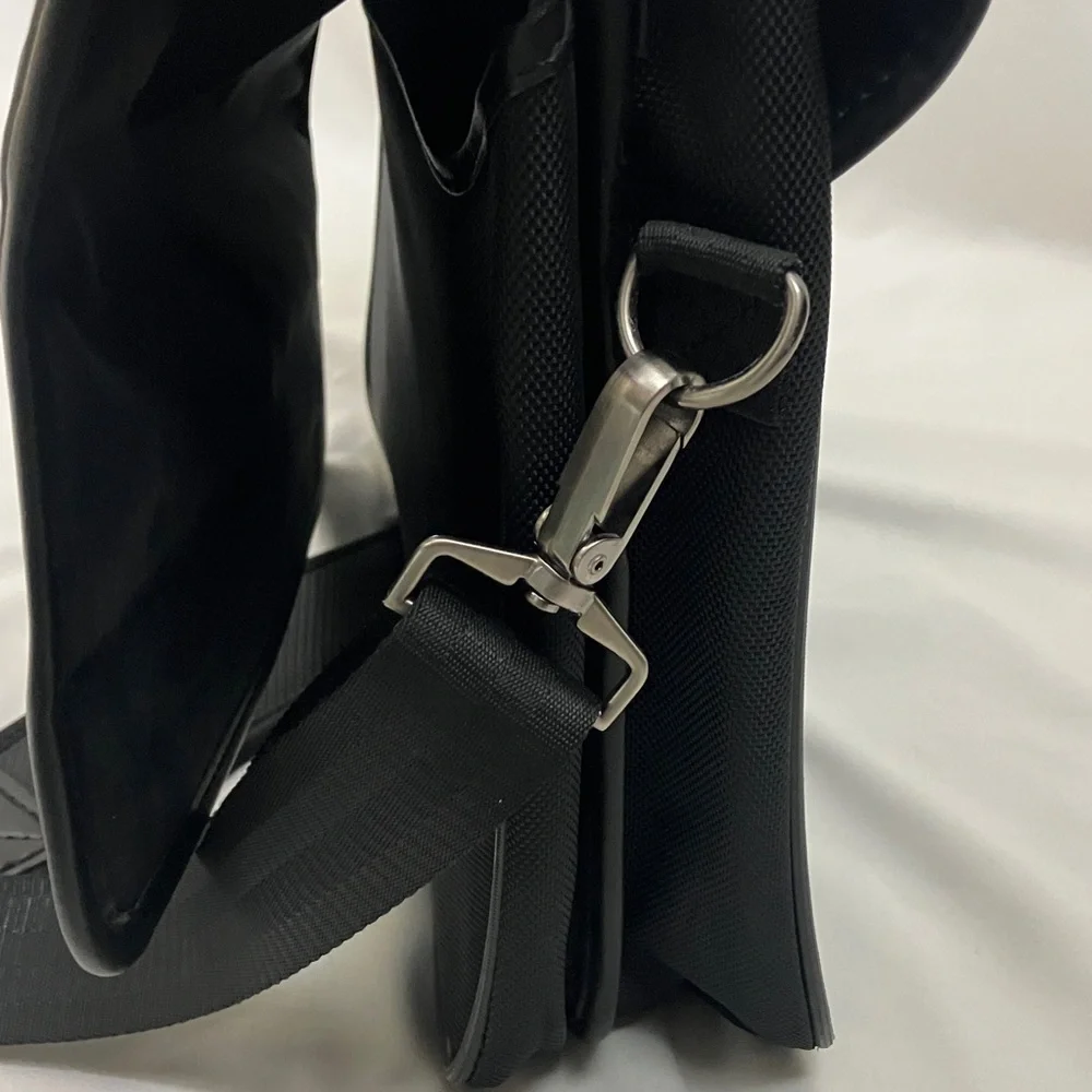 N/A sleek versatile