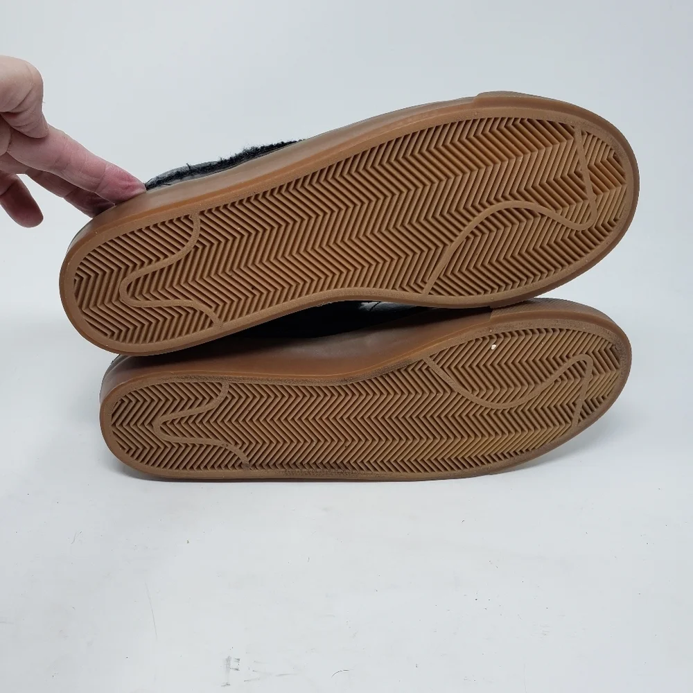 Nike mid sneakers