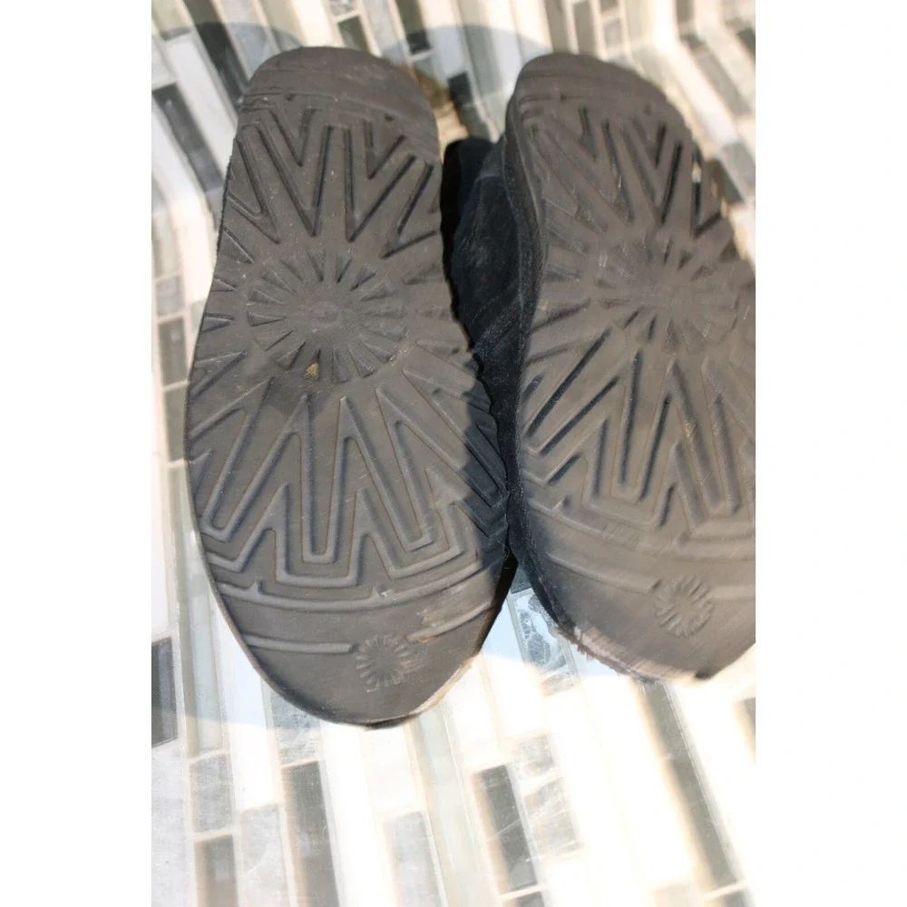 UGG 3236 neumel