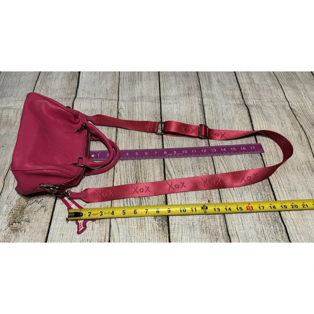 Betsey Johnson Purse Embossed Eiffel Tower Pink Shoulder Strap Key Ring GTb5