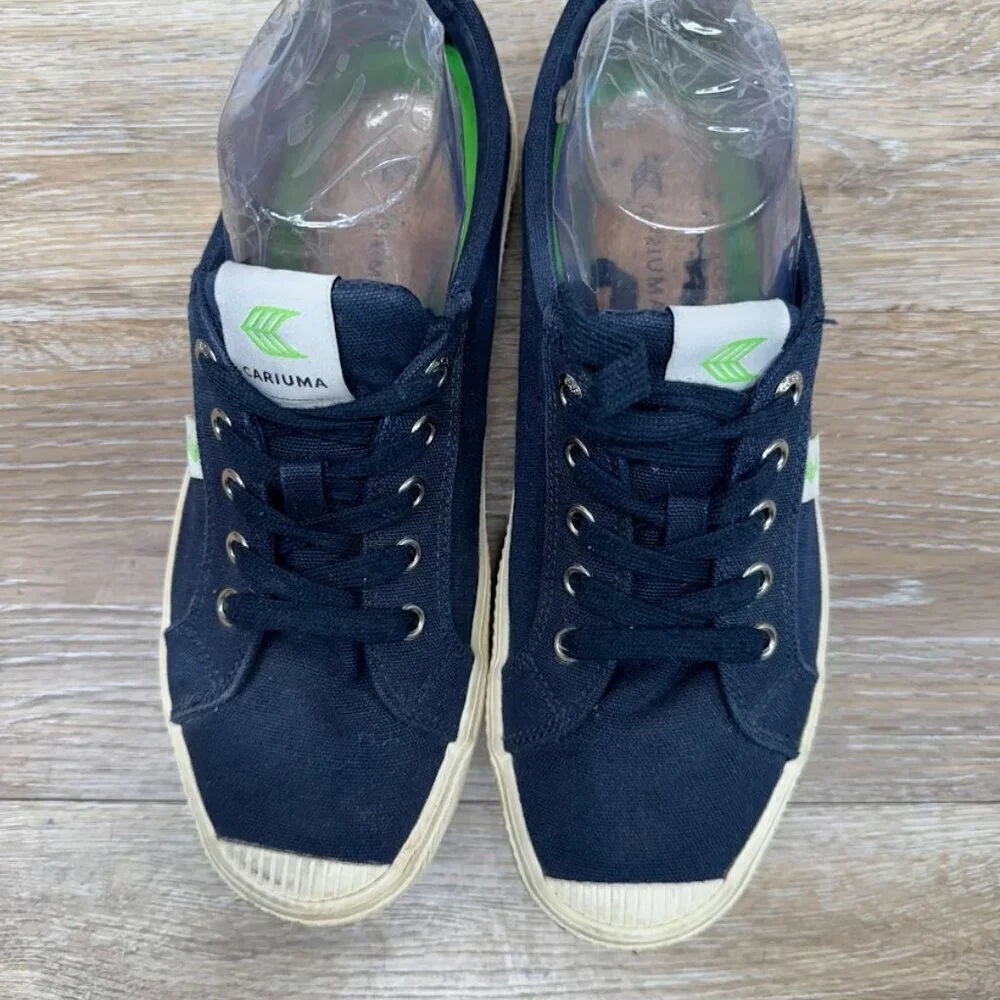 Cariuma Oca Low Blue Canvas Sneakers Women's Size 8.5