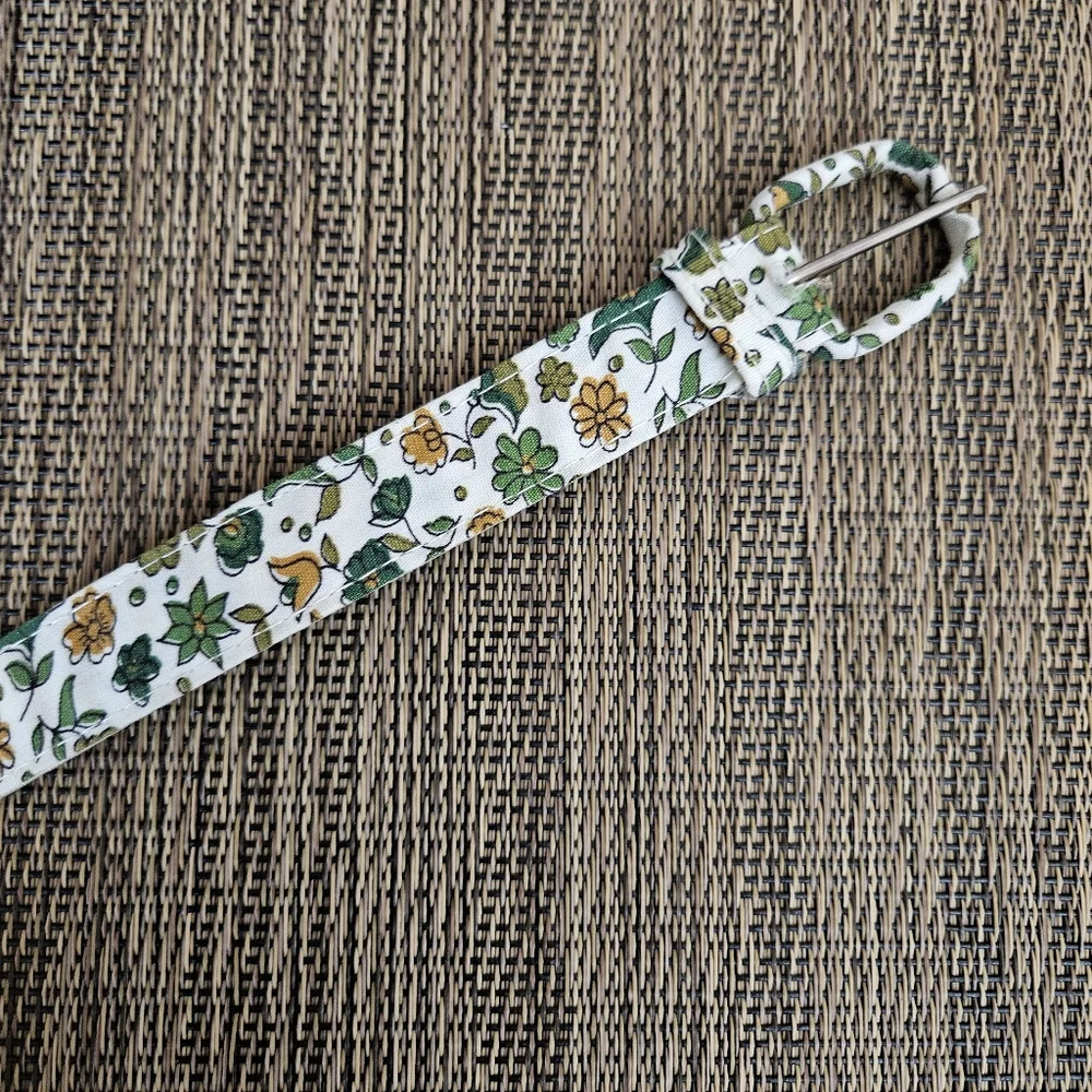 Vintage belt floral