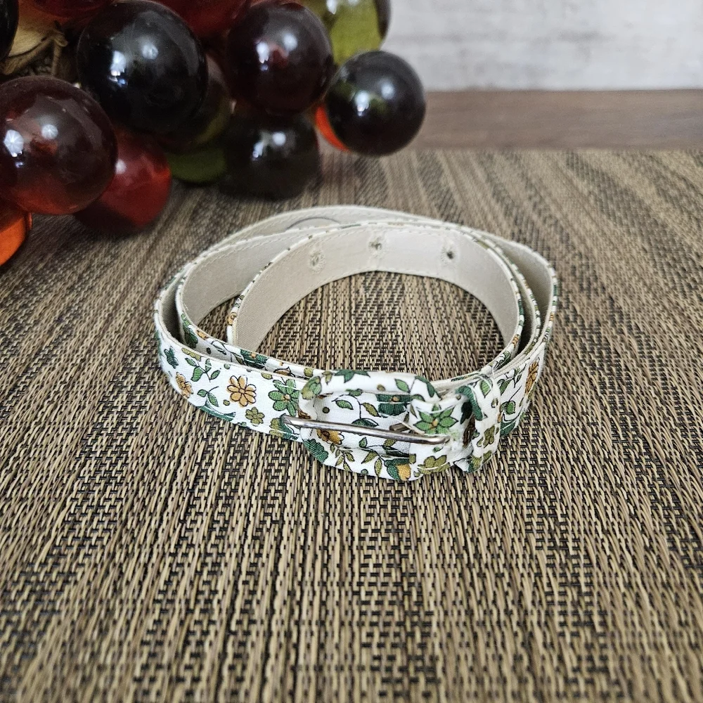 Vintage belt floral