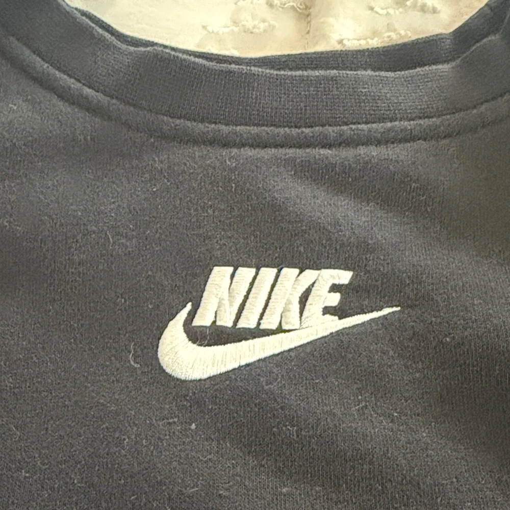 Nike sleek black