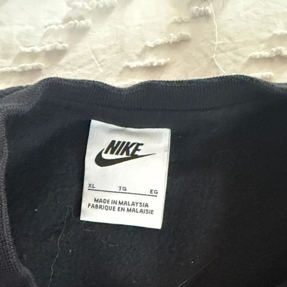 Nike sleek black