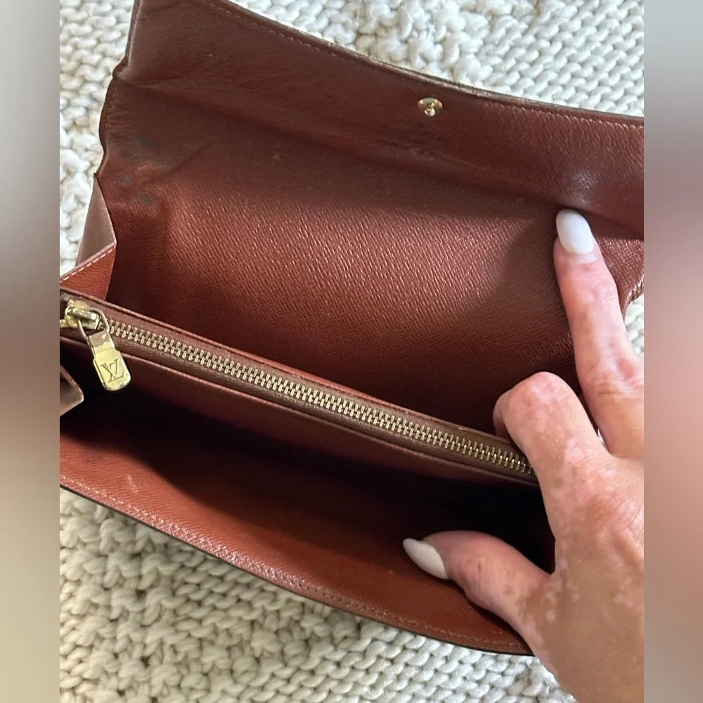 Authentic Louis Vuitton Wallet; used as a crossbody reposhing from @Jebwa