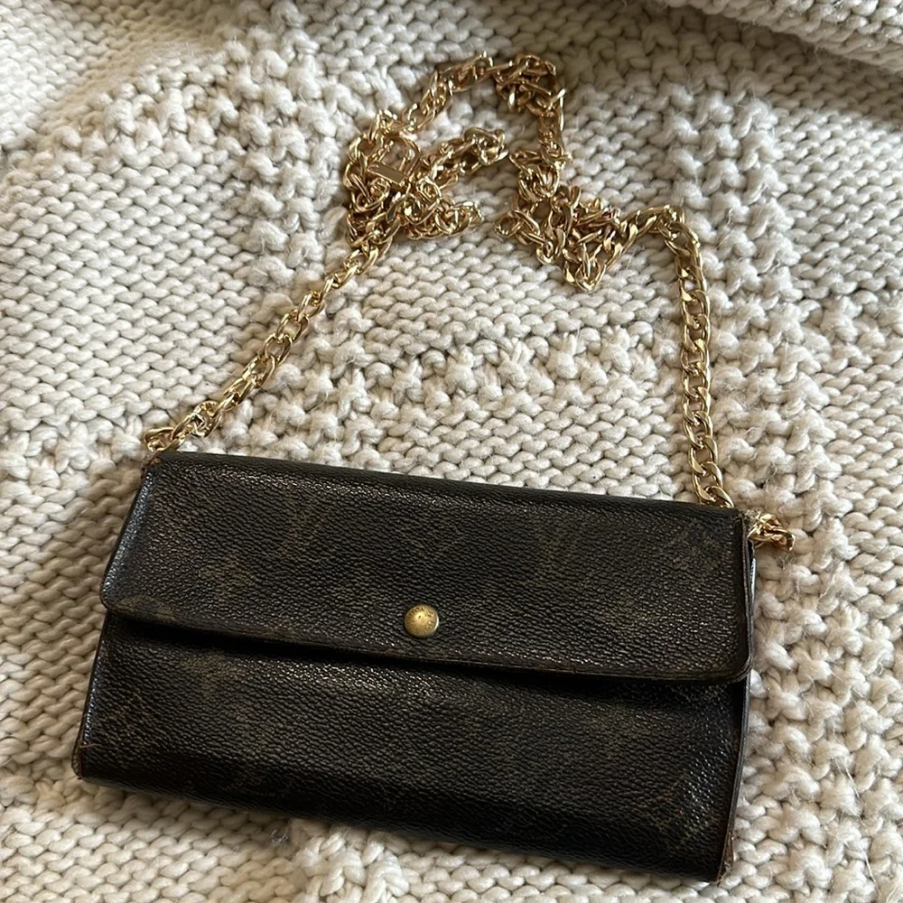 Authentic Louis Vuitton Wallet; used as a crossbody reposhing from @Jebwa