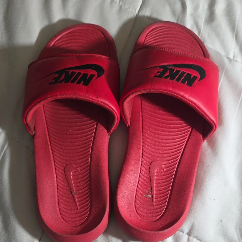 Nike bold red