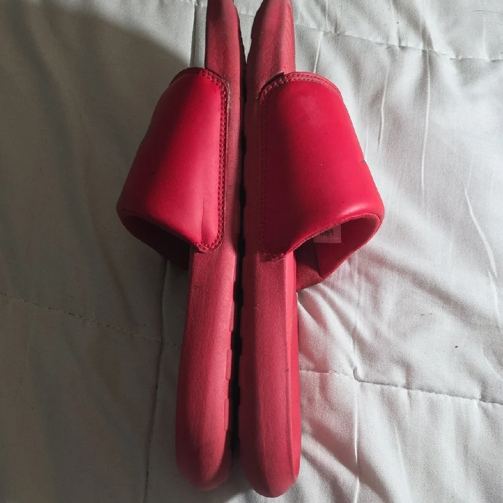 Nike bold red