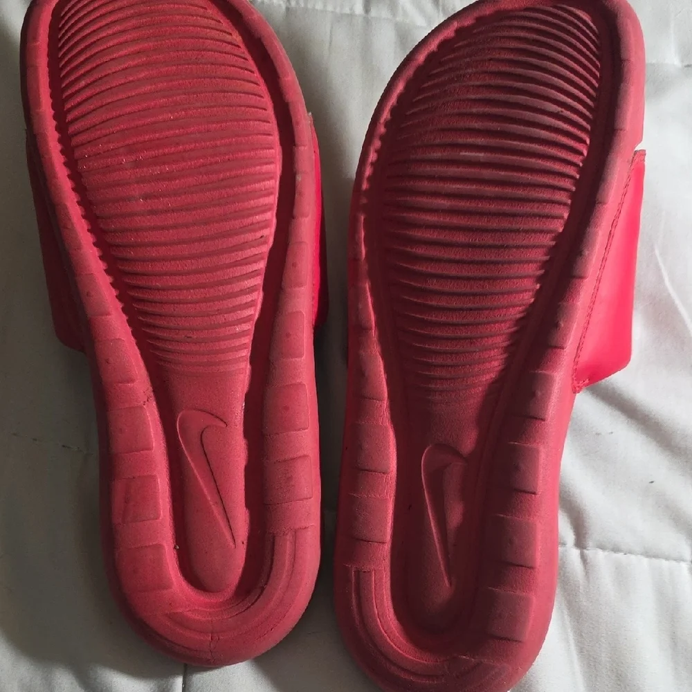 Nike bold red