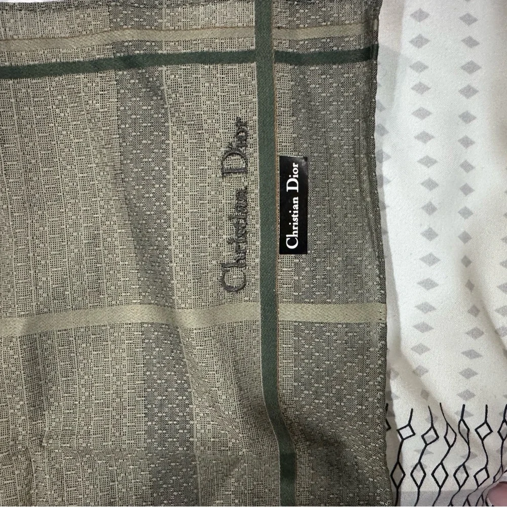 Dior elegant scarf