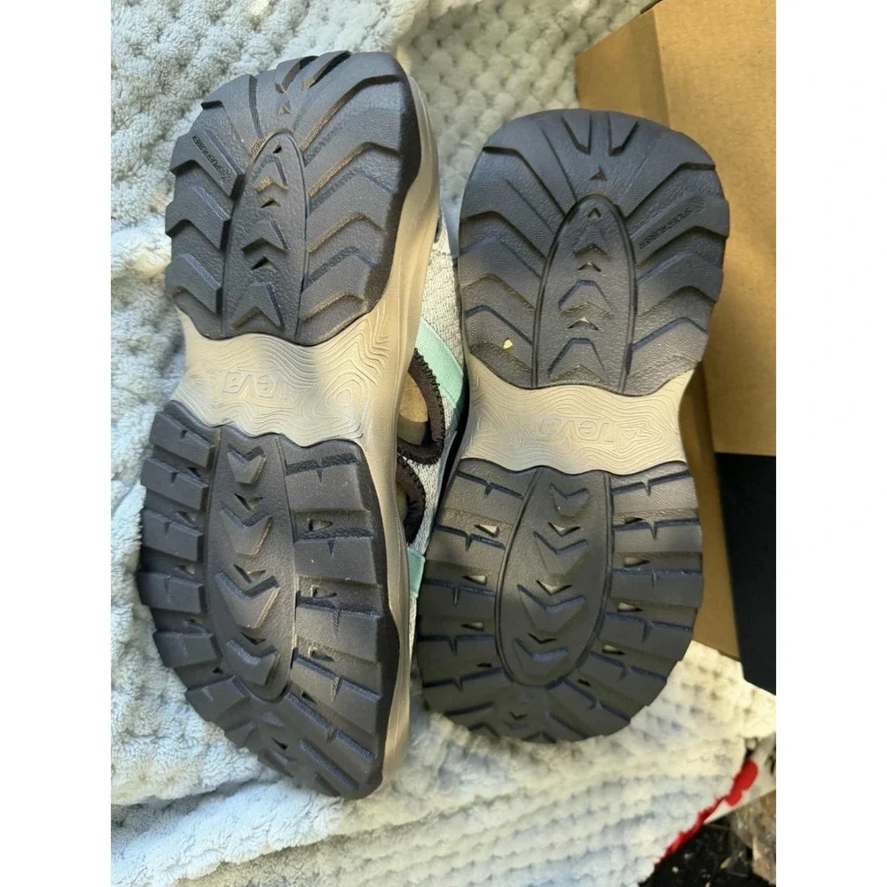 Teva women outflow