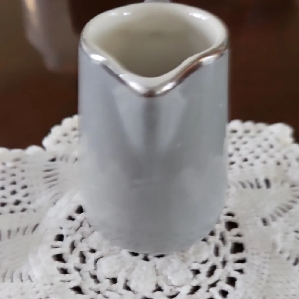 Mayer China made dining creamer