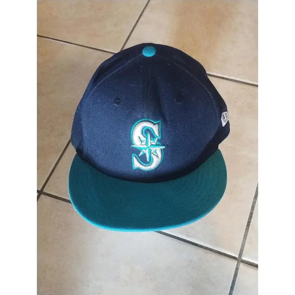 Seattle Mariners New era fitted hat size 7 and 1/2