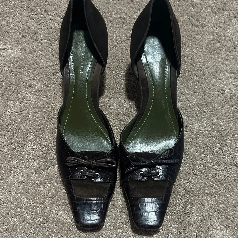 Ann Taylor Black Croc-Embossed Flats