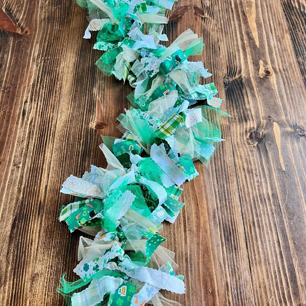 Festive Green Holiday Garland - St Patrick’s Day ☘️