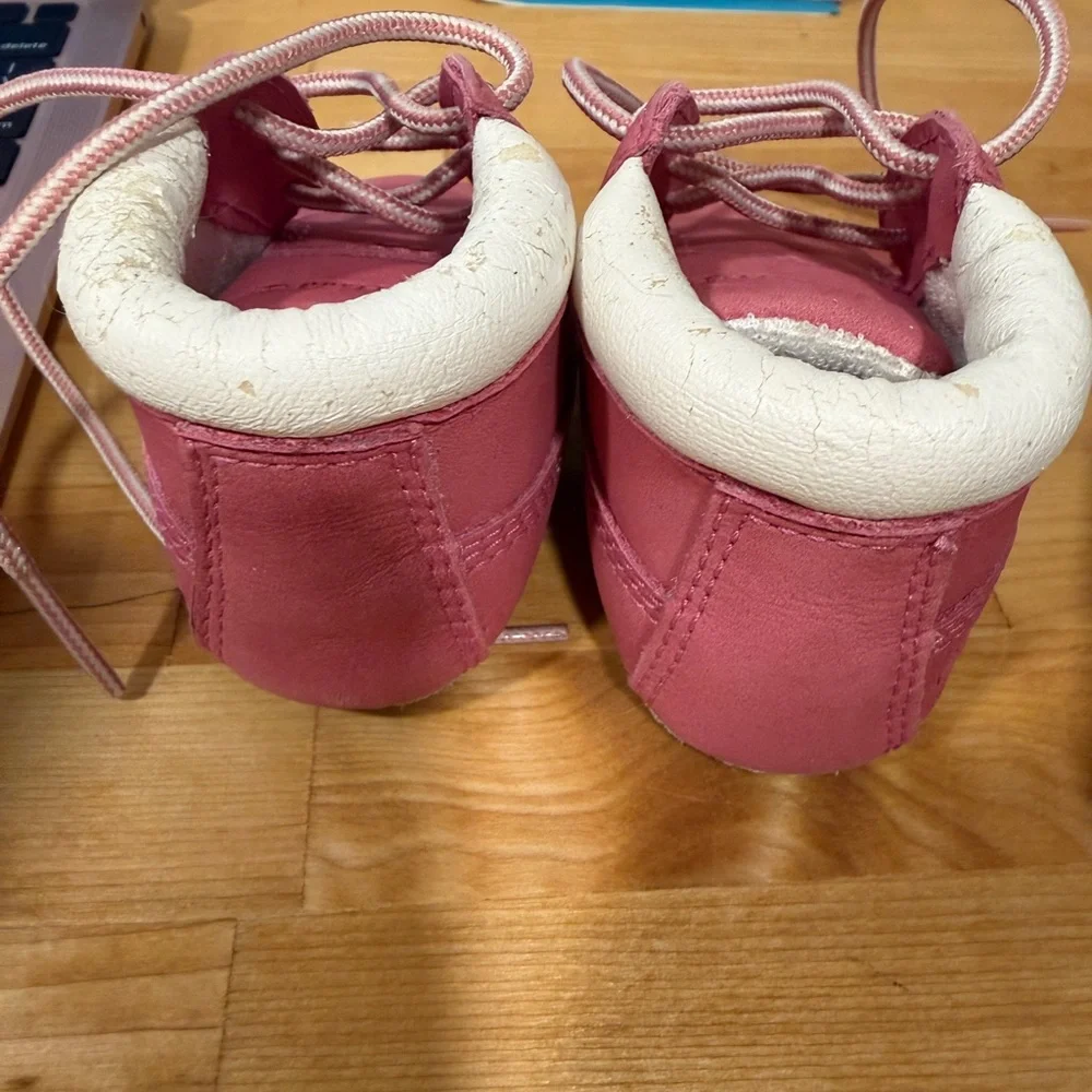 🌸 Timberland Infant Crib Booties – Size 2 – Pink 🌸