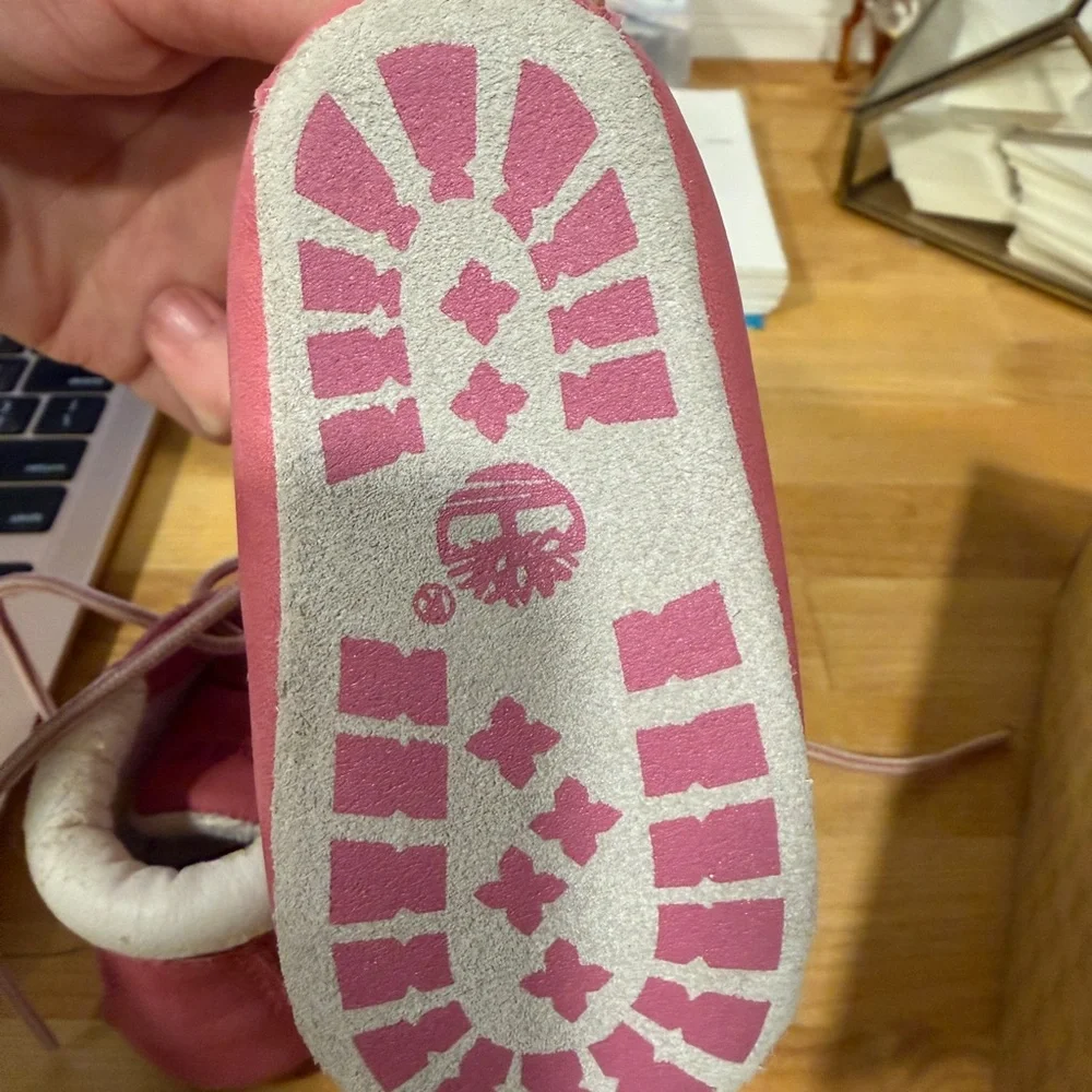 🌸 Timberland Infant Crib Booties – Size 2 – Pink 🌸