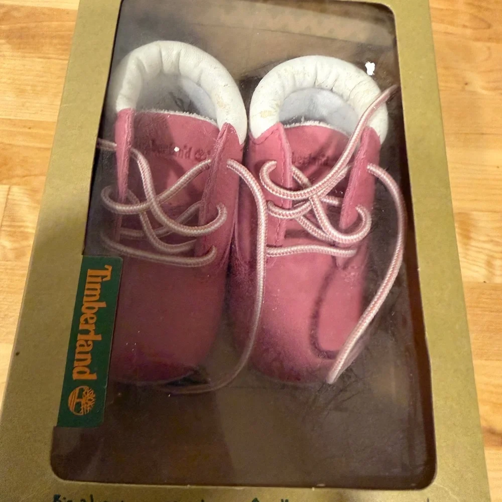 🌸 Timberland Infant Crib Booties – Size 2 – Pink 🌸