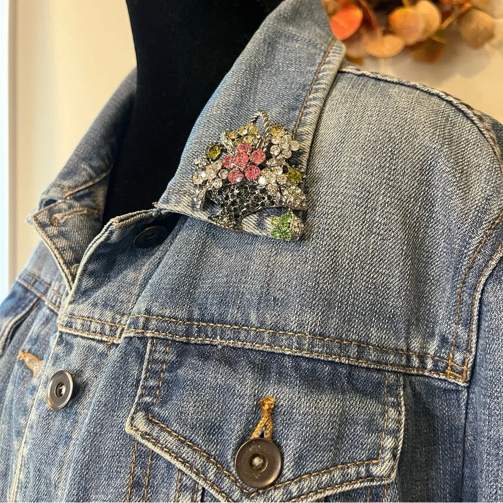 Vintage-Style Flower Basket Brooch Pin, Rhinestone Bouquet