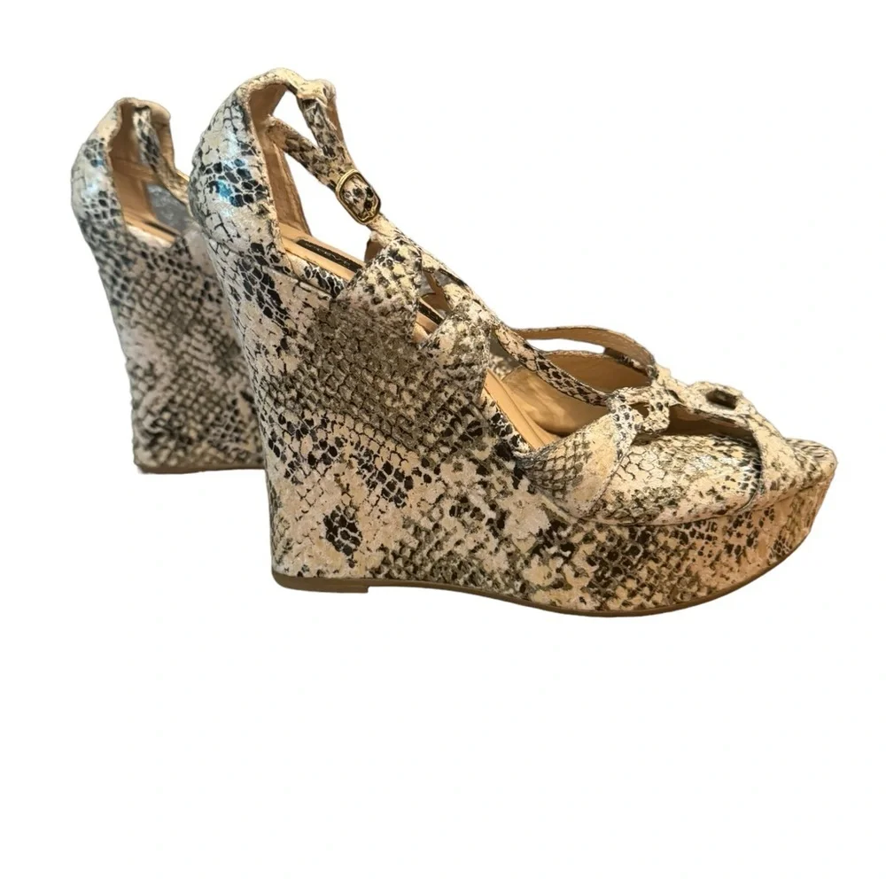 Steve Madden‎ Lux Bolero platforms, size 9