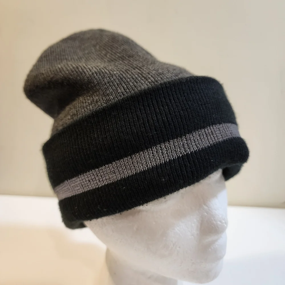 REFRIGIWEAR Men's Gray and Black Winter Hat