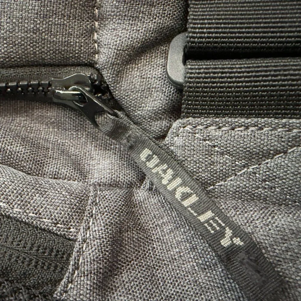 Oakley Gray Enduro 25L Backpack – Multi-Compartment Tech / Travel Bag