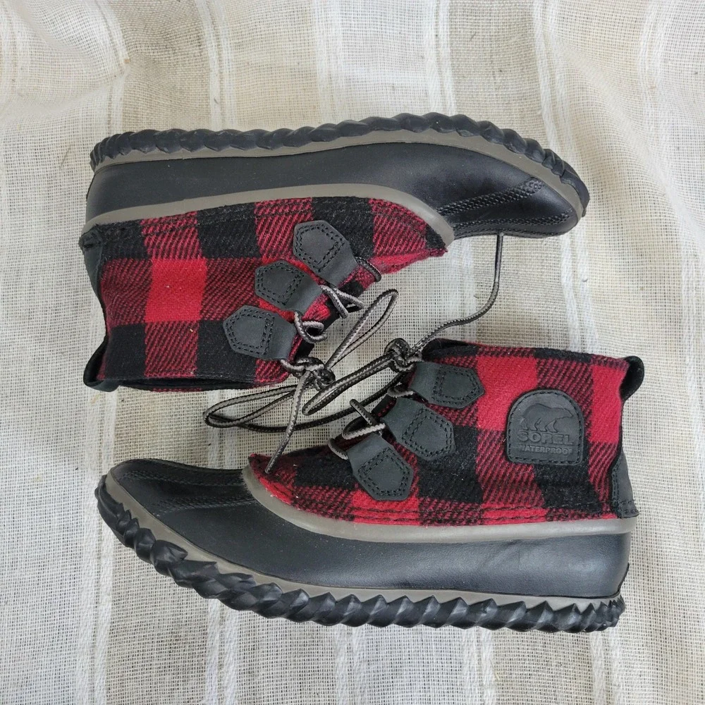 Sorel Out N About Duck Boots‎ Buffalo Plaid Size 7 Black Red