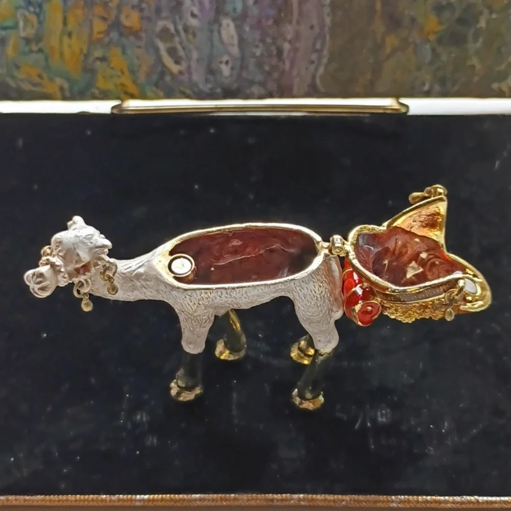 Qifu stunning camel