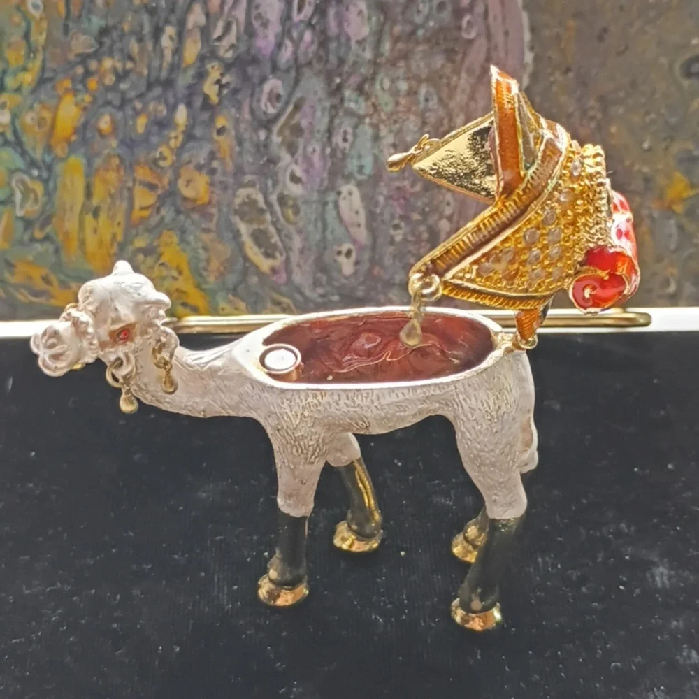 Qifu stunning camel