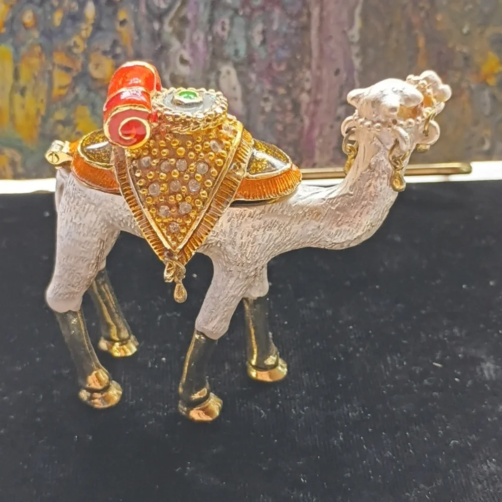 Qifu stunning camel