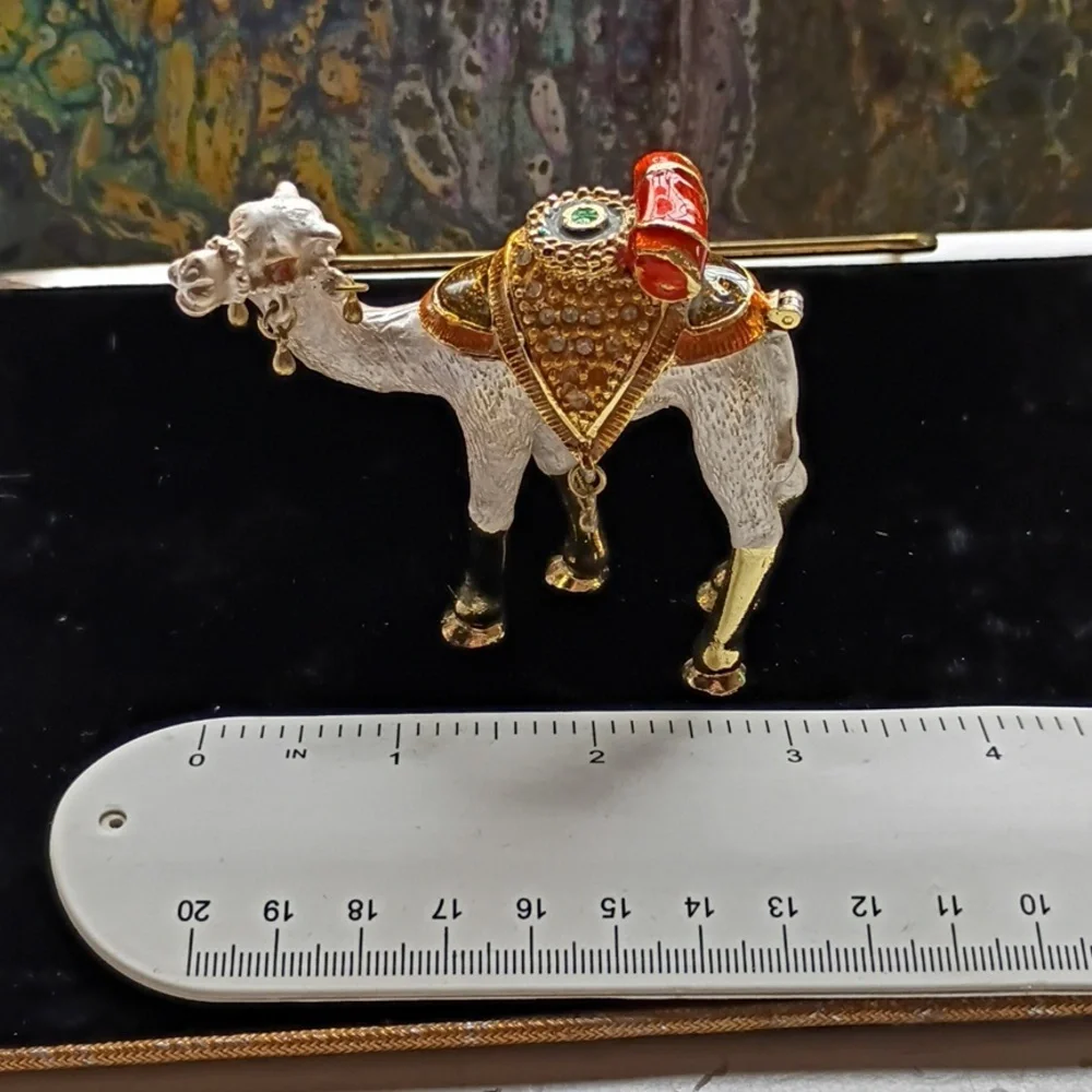 Qifu stunning camel
