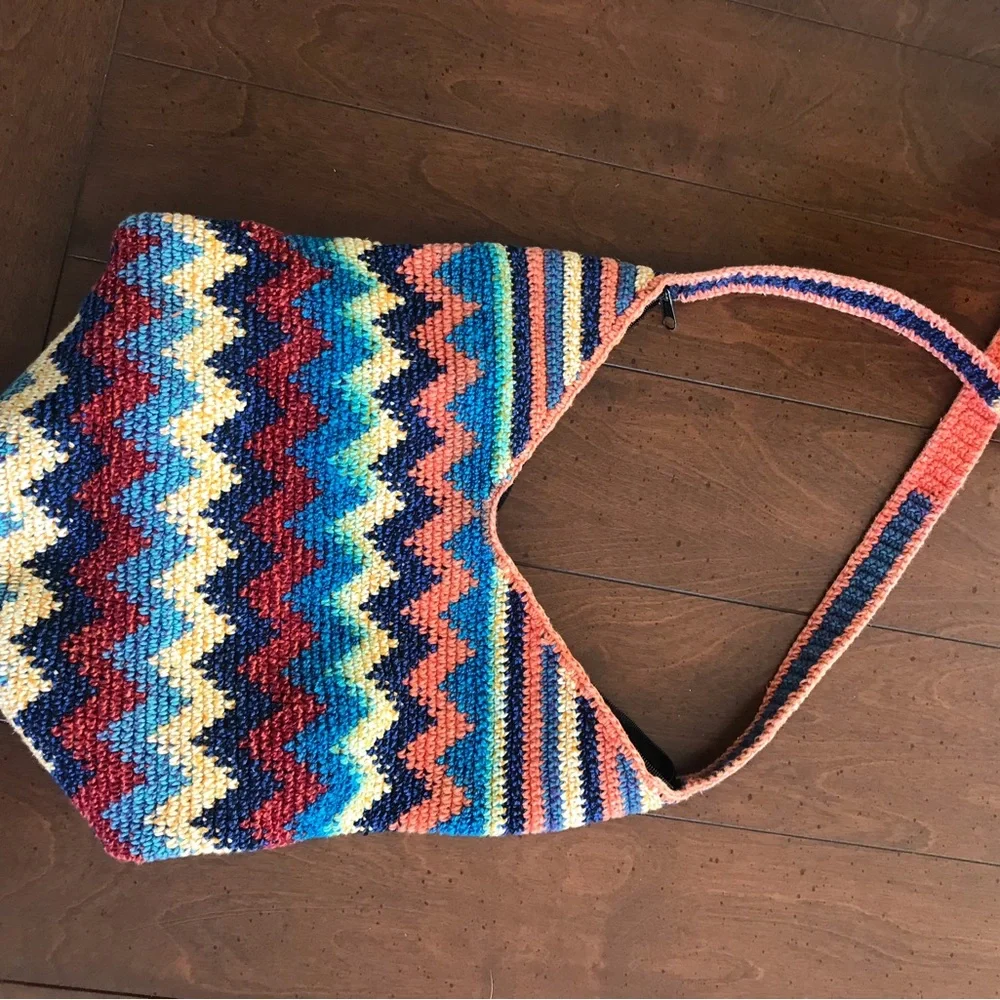 Source Unknown style zigzag