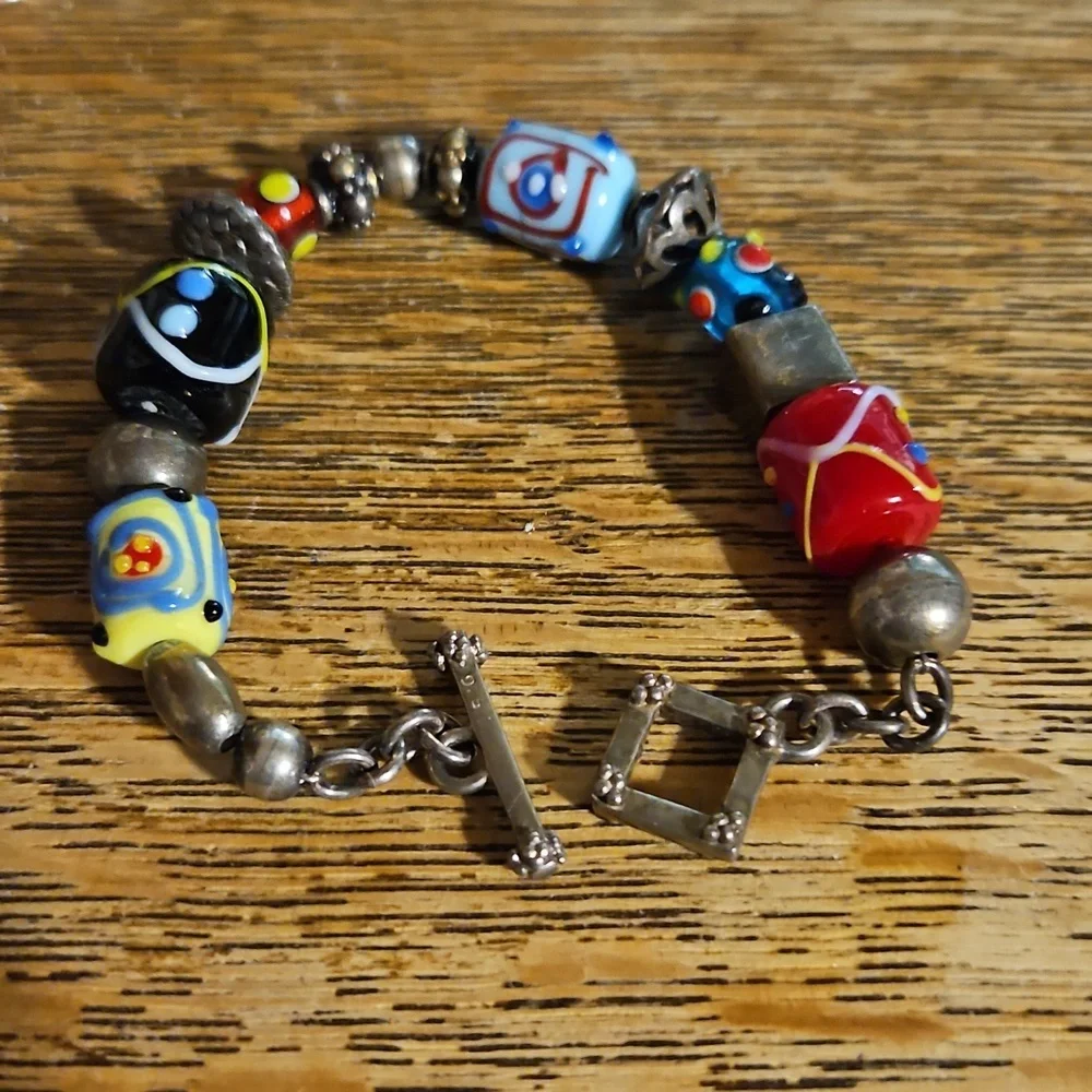 N/A silpada bracelet features