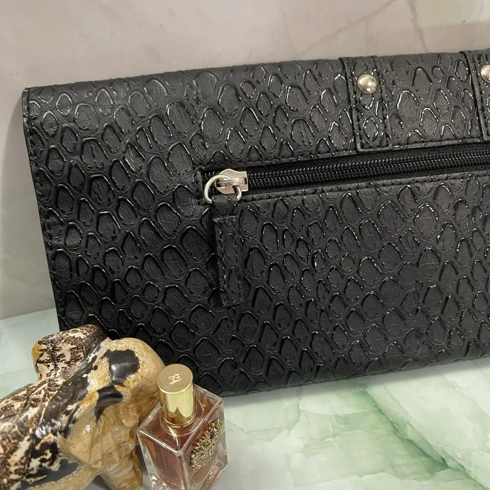 Guess •condition generally •shipped