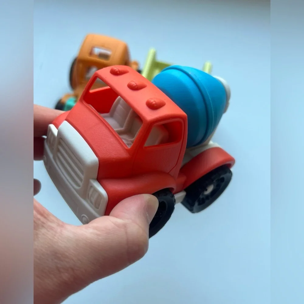 Gigglescape playtime truck dump