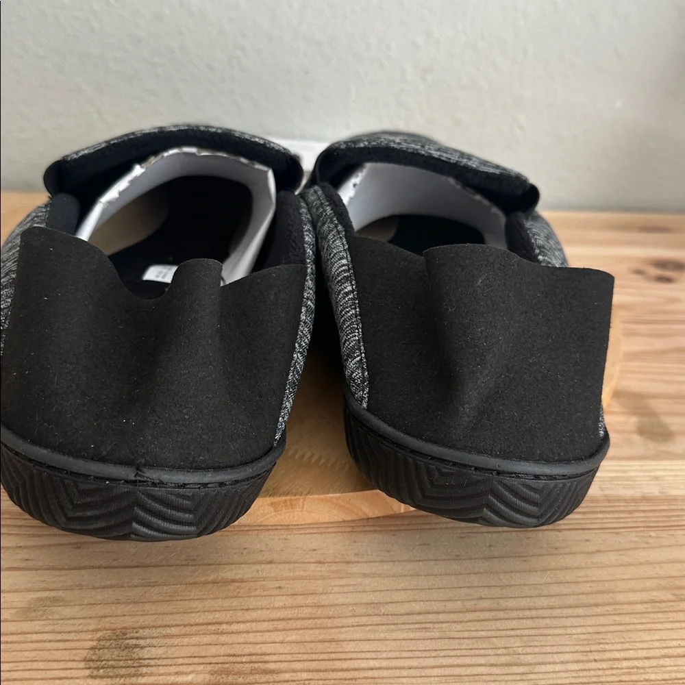 Isotoner Mens Slip-On Slippers new XL 11/12