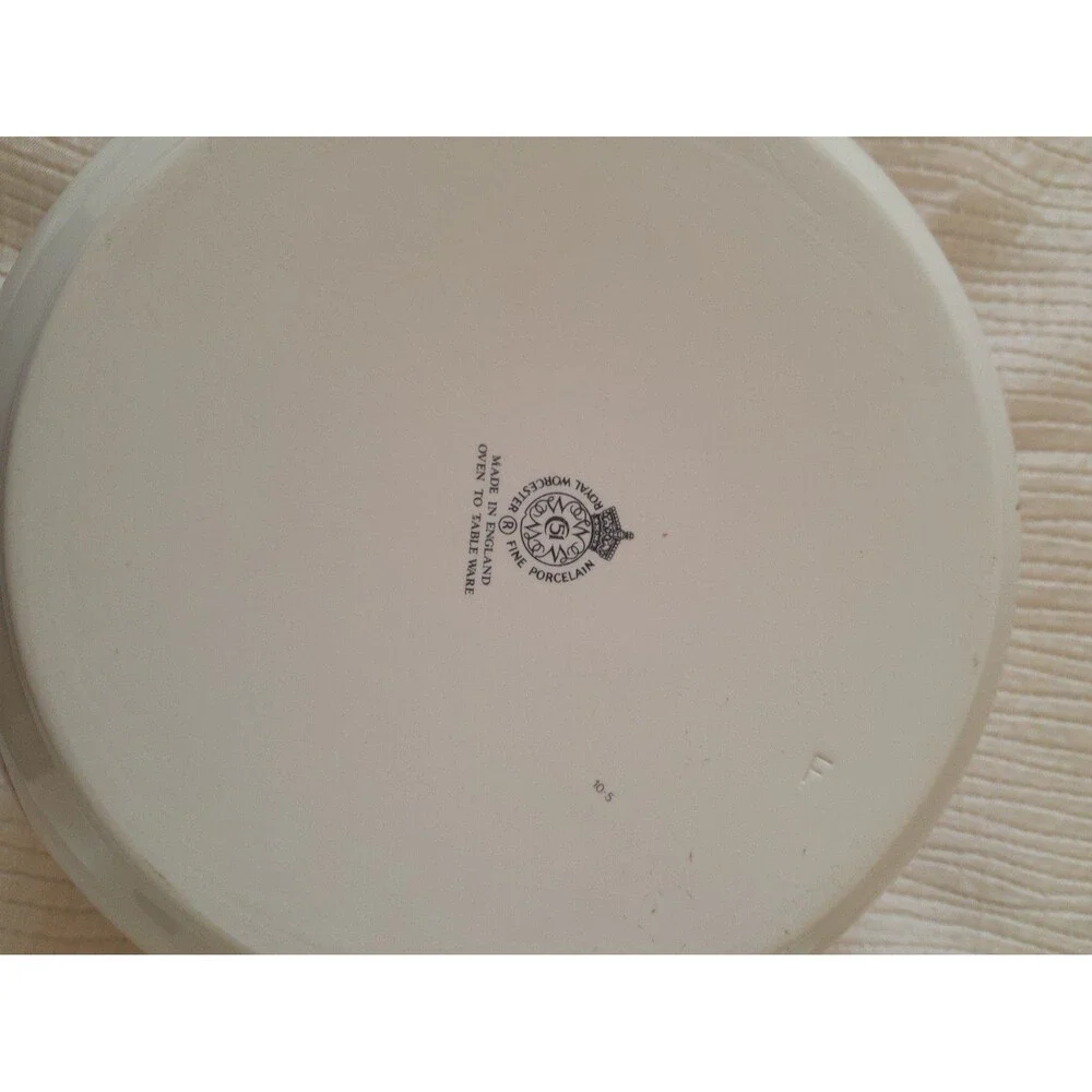 Royal Worcester round casserole with lid