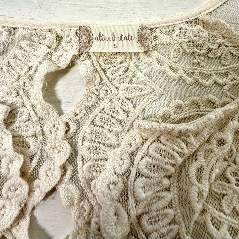 Altar’d State Women’s Boho Ivory Cotton Lace Bell Sleeve Long Sleeve Top Size S