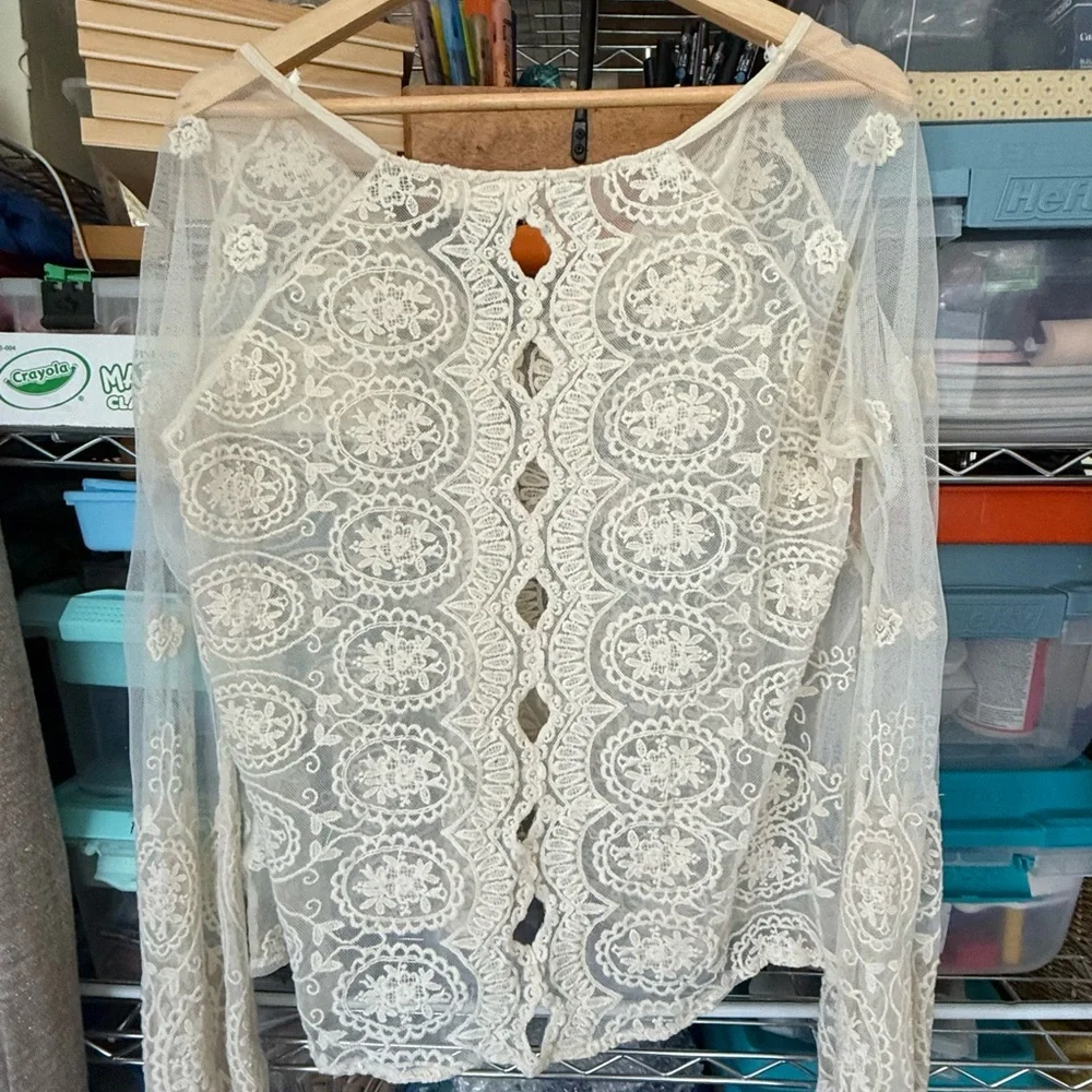 Altar’d State Women’s Boho Ivory Cotton Lace Bell Sleeve Long Sleeve Top Size S