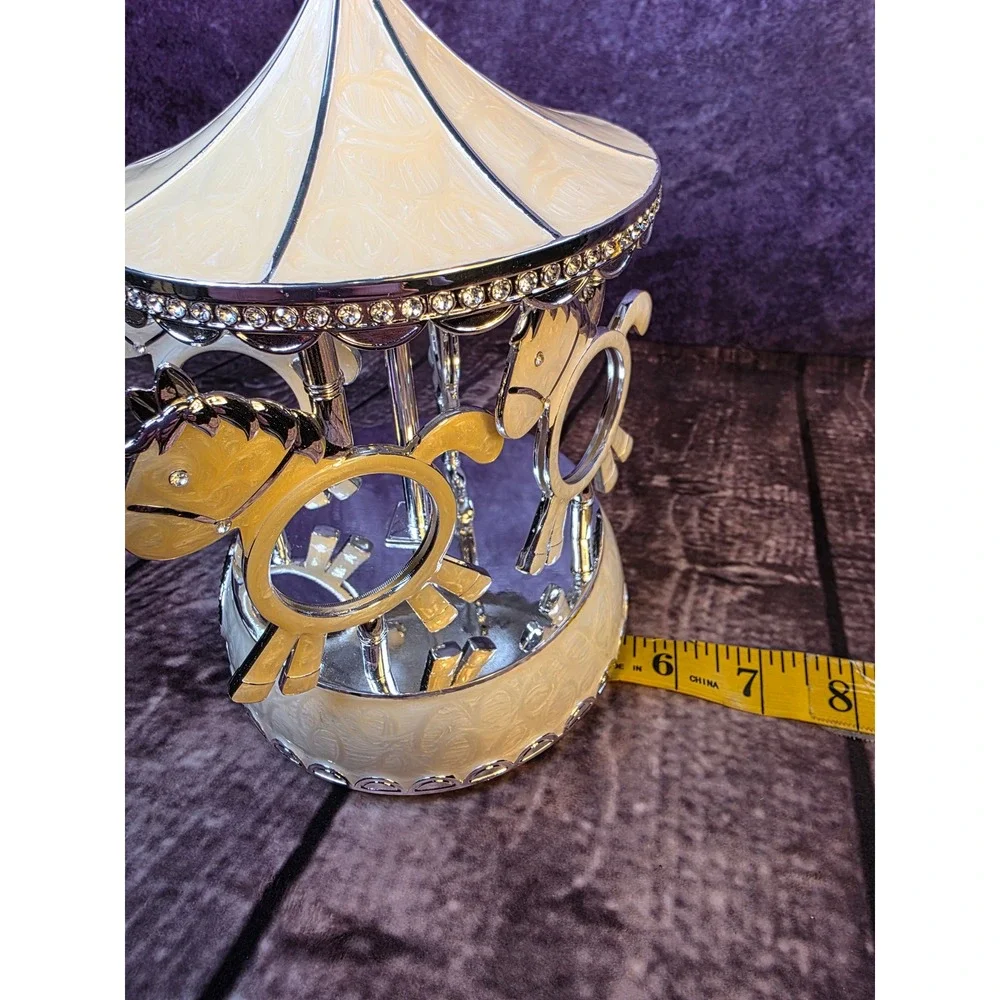 TR carousel horse